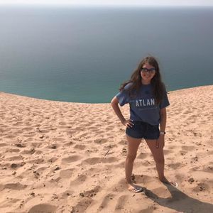 Meet your Posher, Lea mae